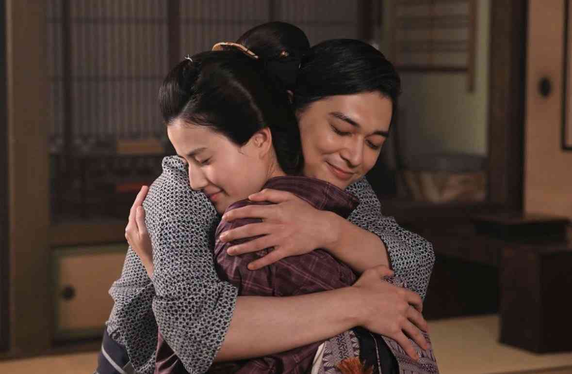 橋本愛、佐藤二朗からの「ハラスメントで号泣」報道に「心当たりあり過ぎ」指摘する声…共演ドラマのSNSで見せていた “異様な距離感” とは