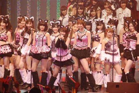 女性の「腰パン」が復活？ 下着チラ見せの“サギング”に、ワキ下全開トップス…2026年夏の最新ファッショントレンド