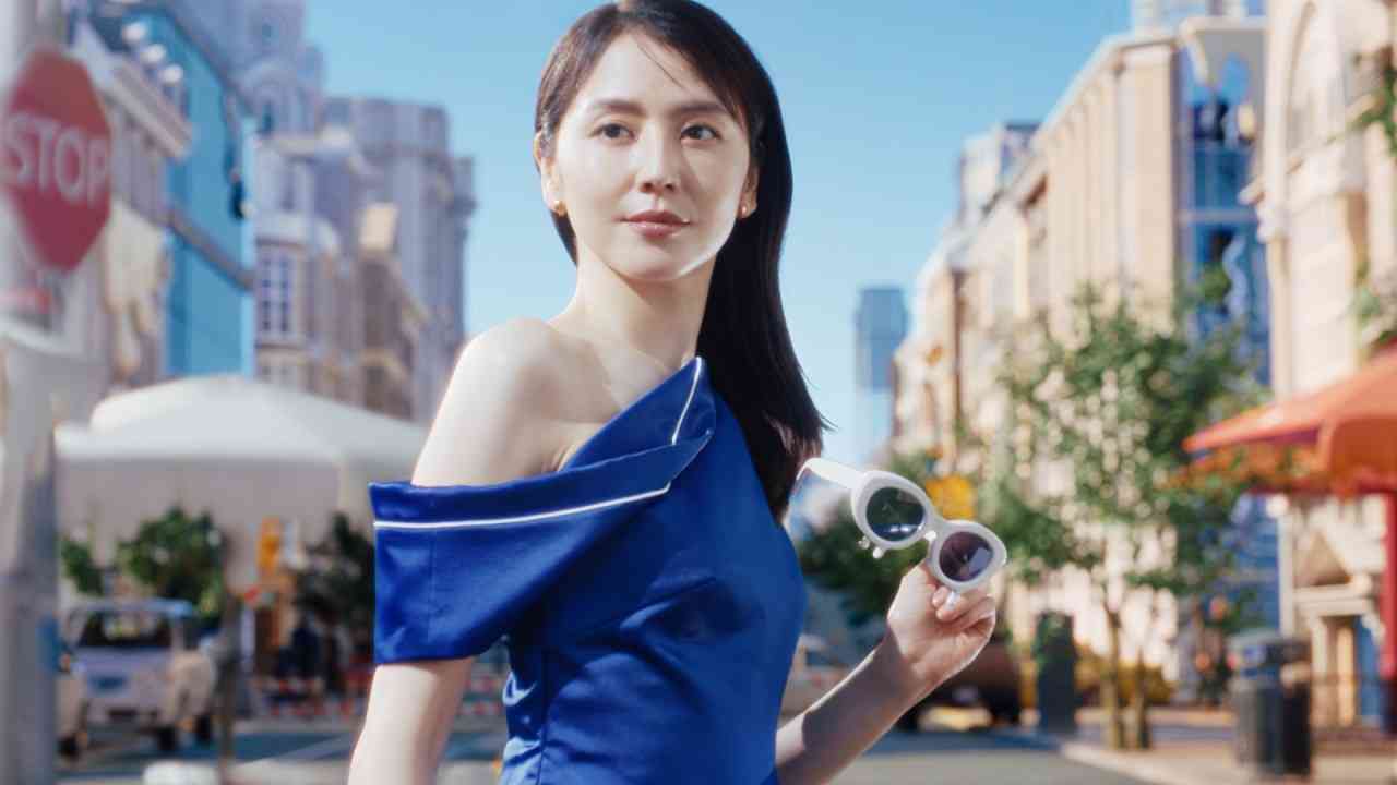 長澤まさみ、“脇腹ぱっくり”ボディスーツの街中疾走ショットが話題「違う人かと思ったくらい大人」 結婚後の変化も吐露