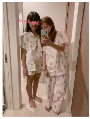 そっくり...?辻希美&長女・希空、親子密着2ショット 「おそろい風コーデで買い物とランチ」&誕生日を祝福