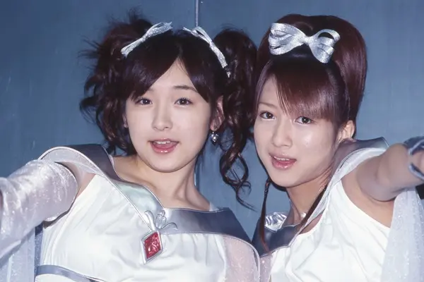 そっくり...?辻希美&長女・希空、親子密着2ショット 「おそろい風コーデで買い物とランチ」&誕生日を祝福
