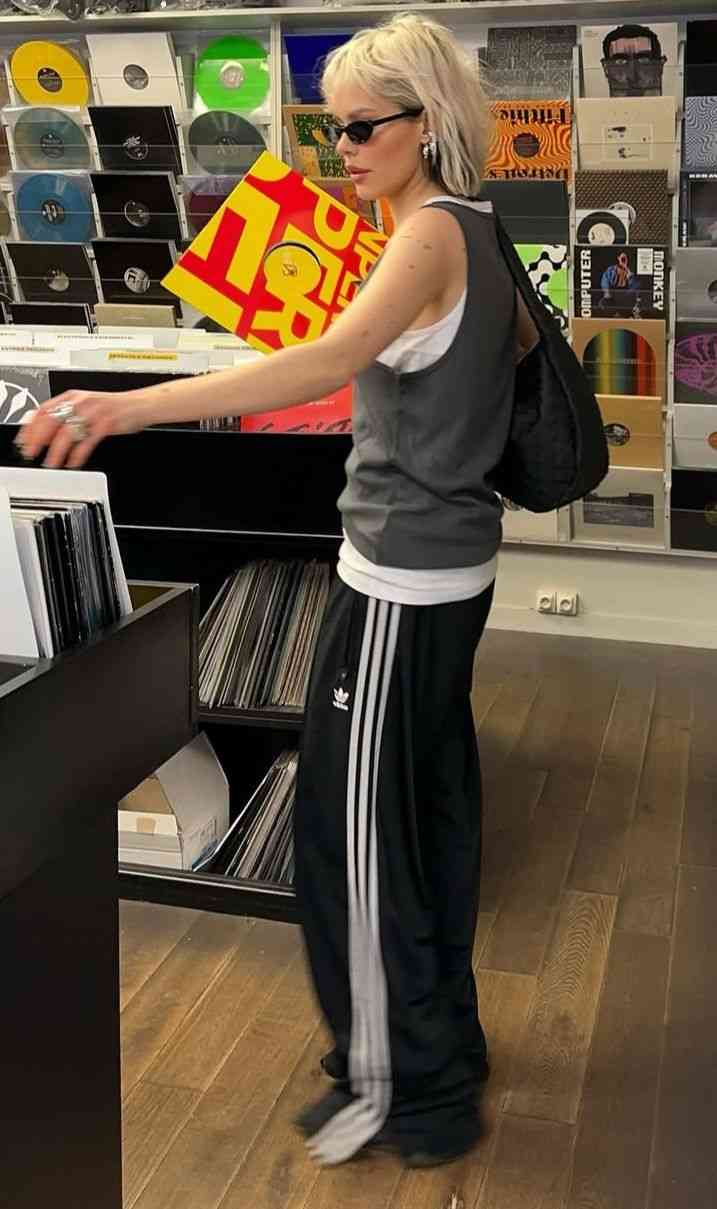 デニムが似合わない人のカジュアルな服装