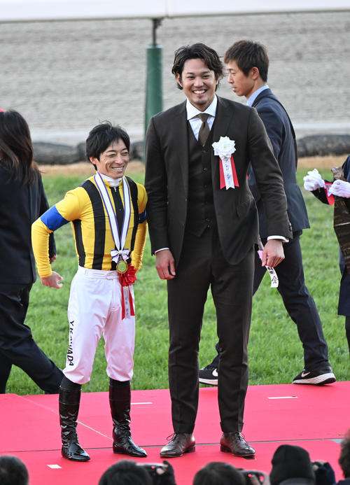 【DeNA】藤浪晋太郎、初回先頭からまさかの3連続四球→初回いきなり2失点 本拠地騒然…156キロマークも1回で36球費やす 今季初先発は波乱の立ち上がり