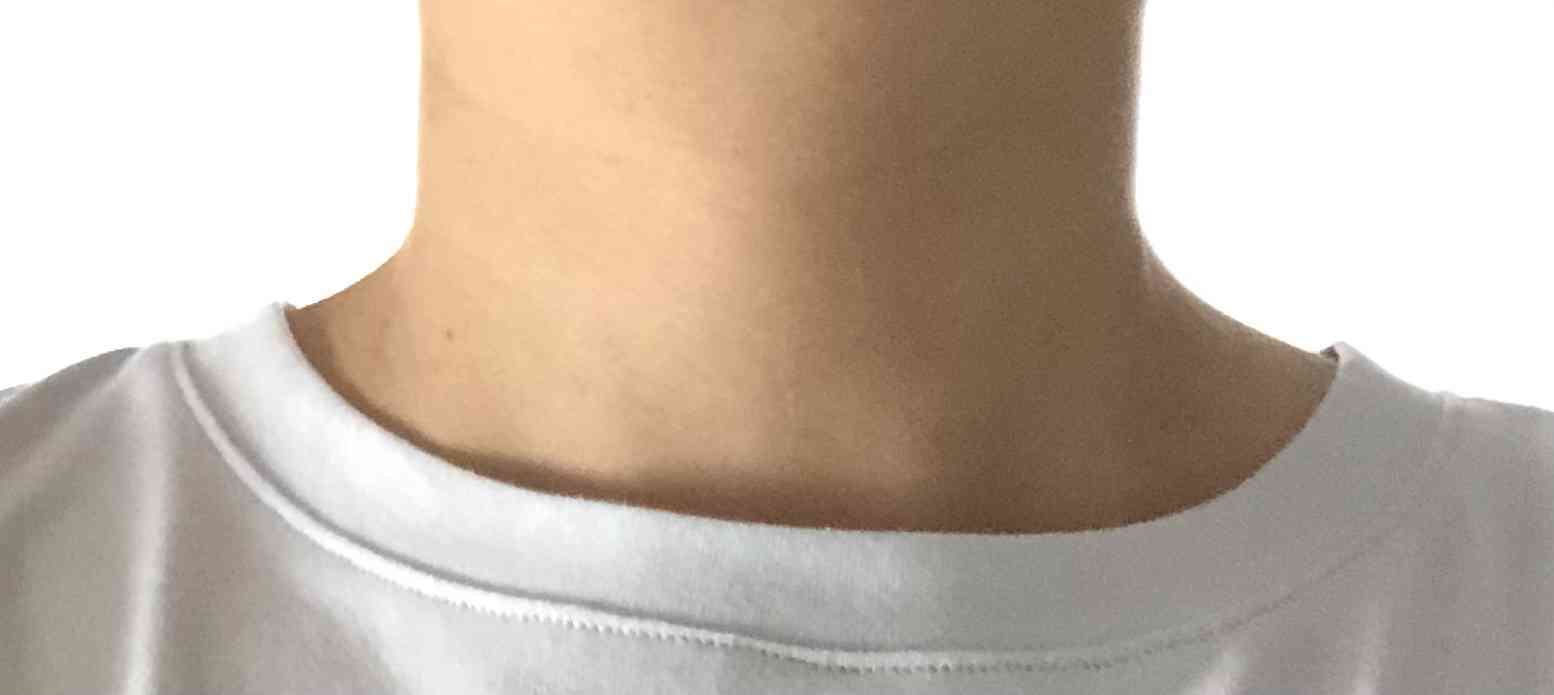 首の縦ジワに悩んでる方
