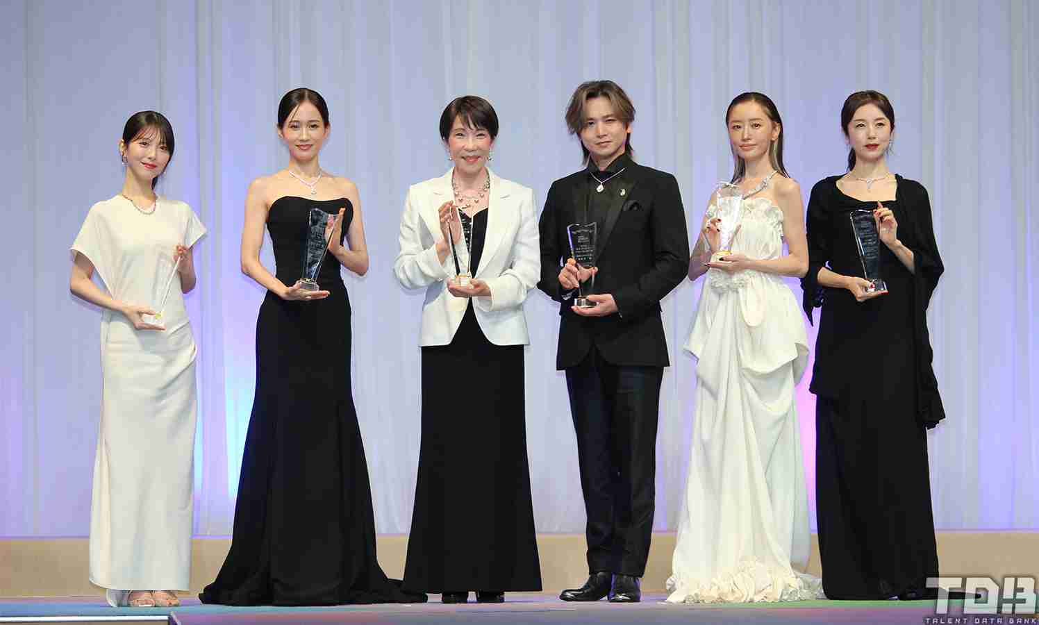 高市首相にジュエリーベストドレッサー賞特別賞　国会緊迫の中