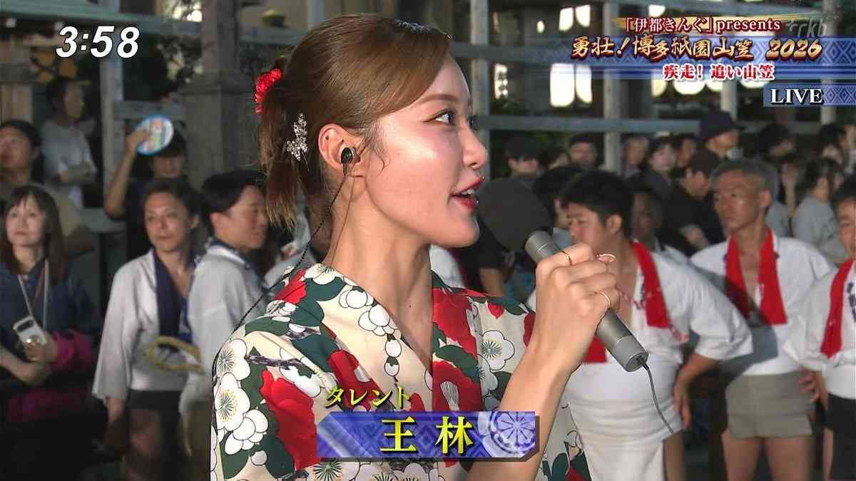 王林、海外セレブ流行の「ハイレグボディースーツ」私服に「スタイル抜群」「都会に染まった結果」の賛否