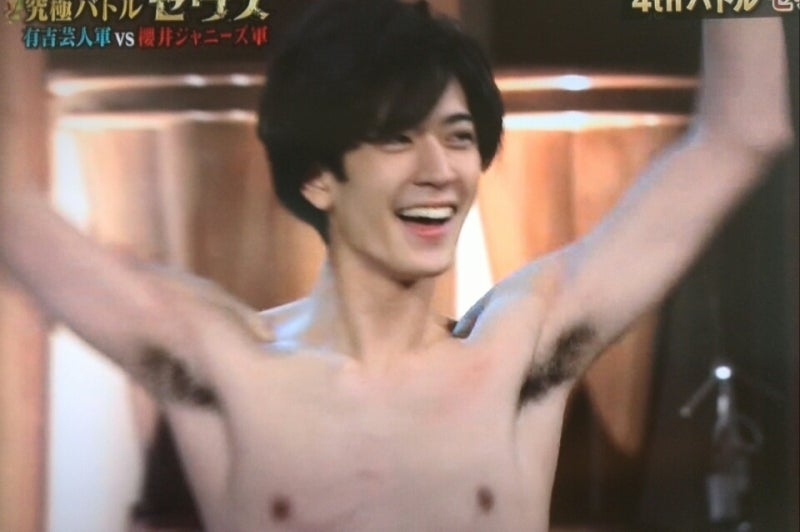 【フェチ】男性のすね毛が好きな人～