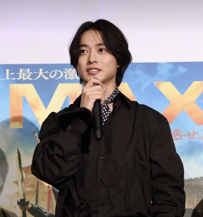 吉沢亮、大先輩を前に震え止まらず「僕に向かって全員跪いていて」 『キングダム』の撮影裏語る