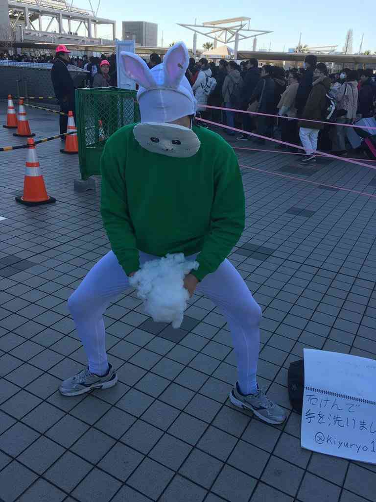 「えらいセクシーなキティさんがいる」スシローにいったらコラボのキティをお色気たっぷりなポーズに見間違えた話、でもマジで見えてしまう