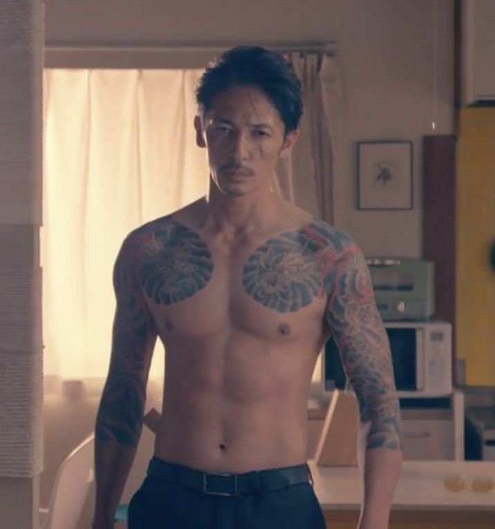 岡田将生、タトゥーびっしり!? 「カッコ良すぎますて」出演韓国ドラマのオフショ多数公開