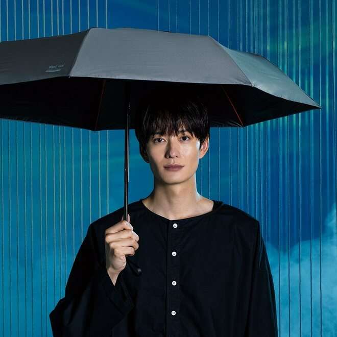 傘をさしてる芸能人が見たい☔️