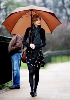 傘をさしてる芸能人が見たい☔️