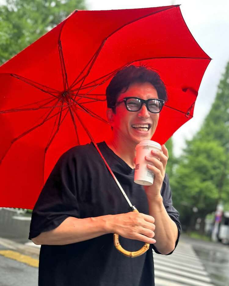 傘をさしてる芸能人が見たい☔️