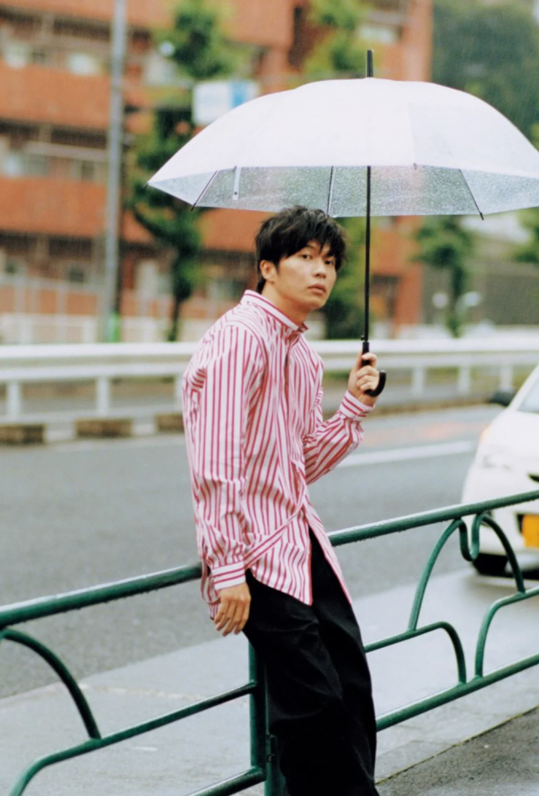 傘をさしてる芸能人が見たい☔️