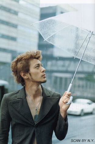 傘をさしてる芸能人が見たい☔️