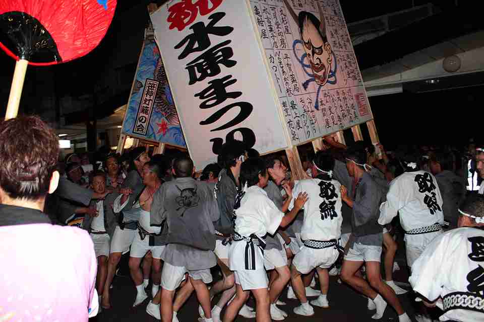 新潟・阿賀野市の水原まつりで灯籠とアーケードの柱に挟まれて18歳の男子高校生が死亡 2人がケガで救急搬送