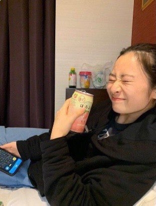活動終了騒動から5年、元AKB メンバーがミスコンファイナリストに選出！純白ワンピで再起へ