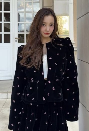 《家賃は200万超》卒業後は実業家に転身の元AKB神7・板野友美　 目標年商50億円を宣言の裏で…展示会では“手売り”の奔走
