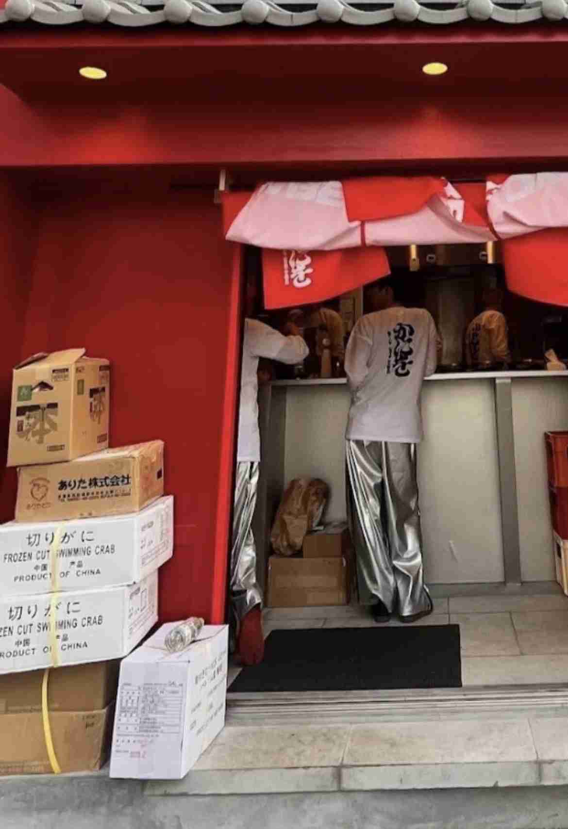 麻布十番祭り「蟹ラーメン」で76人体調不良、保健所「余った700食使い回した可能性」、店側は使い回しを否定「まだ原因分からない」