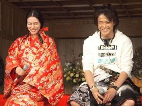 「豊臣兄弟！」で信長の最期を演じた小栗旬がコメント、光秀への「お前じゃない」はアドリブ
