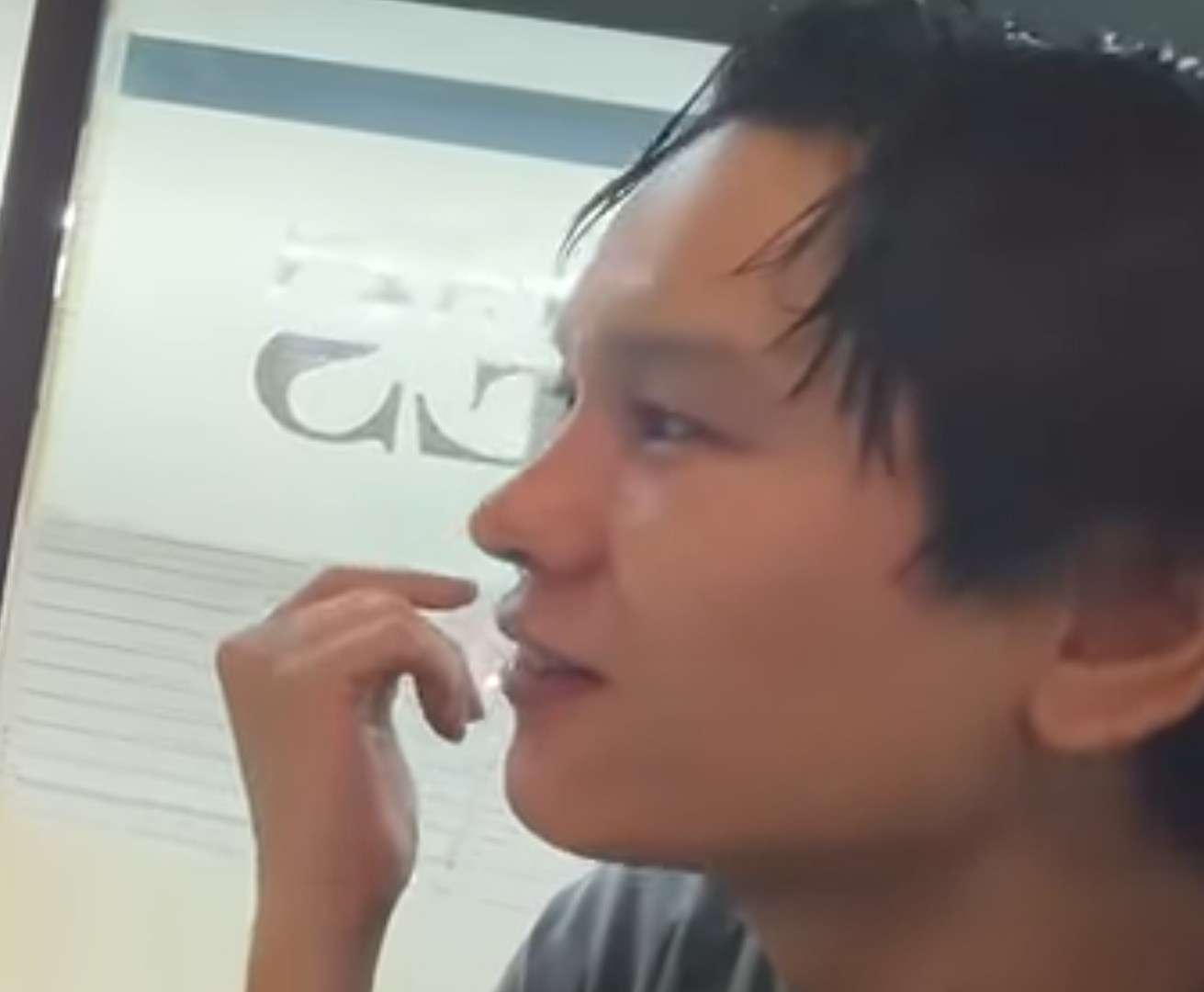 横顔が綺麗な有名人