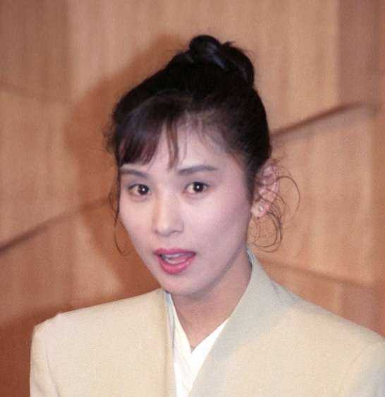 横顔が綺麗な有名人