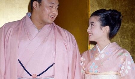 横顔が綺麗な有名人