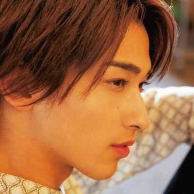横顔が綺麗な有名人