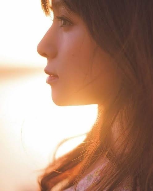 横顔が綺麗な有名人