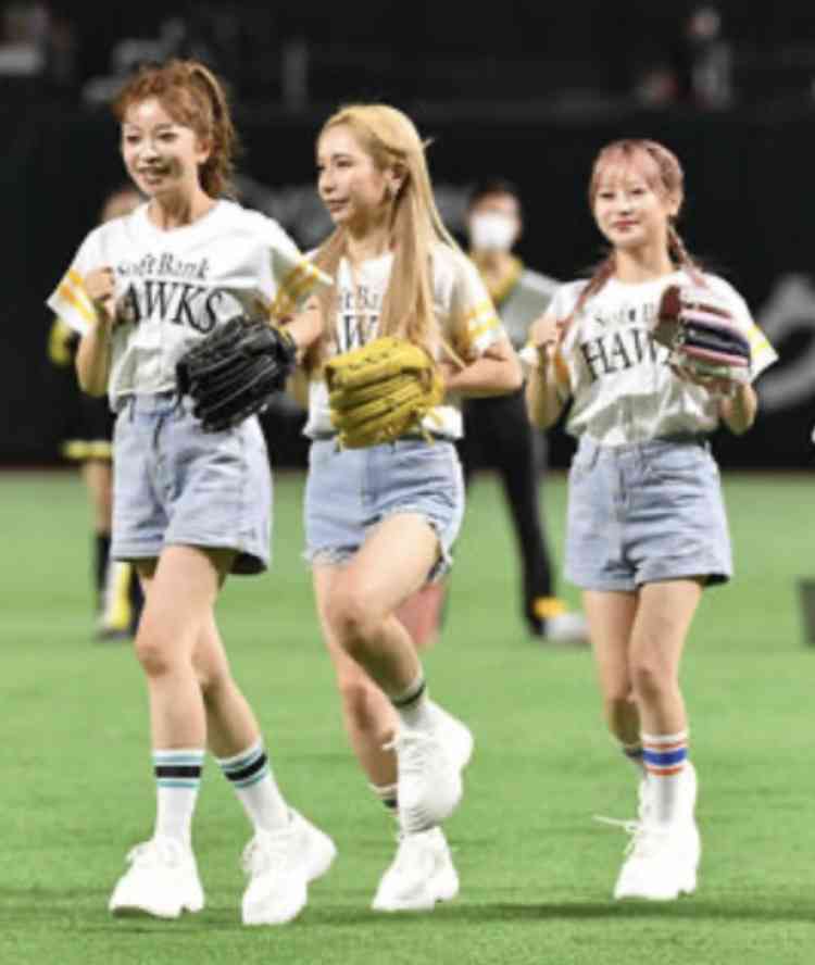 ヘラヘラ三銃士・まりなのビキニ姿が「叶姉妹じゃん」「偽乳だわ」と話題　本人は「胸は加工はしてないので…」