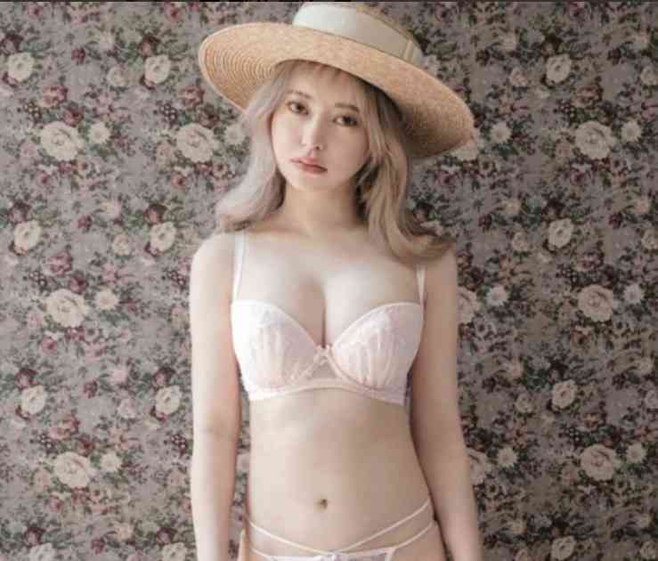ヘラヘラ三銃士・まりなのビキニ姿が「叶姉妹じゃん」「偽乳だわ」と話題　本人は「胸は加工はしてないので…」