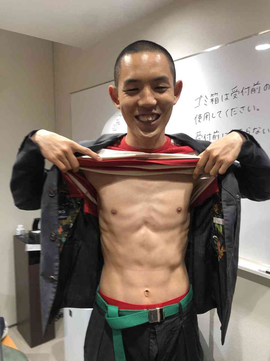 「誰も一緒に仕事したがらない」四千頭身・都築 クライアントに事前報告ナシ、小嶋陽菜をSNSでナンパ…暴かれた“不誠実な素顔”で謹慎後の「干され危機」