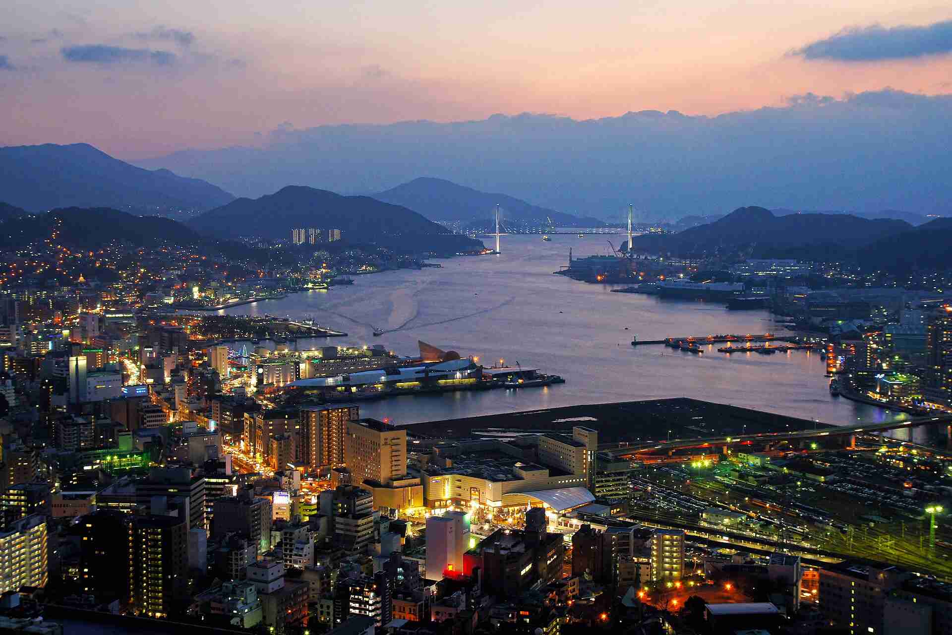 港町、湾のある街に憧れる