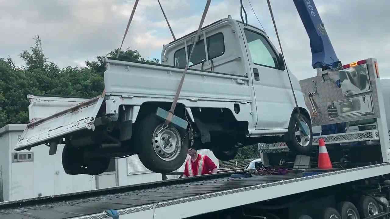 クレーンゲーム店に車が突っ込み2人けが 73歳女性が運転「アクセルとブレーキを踏み間違えた」=静岡