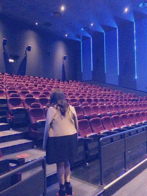 映画館で自分1人だけだった