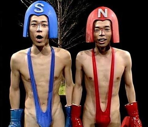 俳優・染谷俊之さん「女性に流行している、レオタード?みたいに下に繋がってる服…あれさ、どうなってんの!?」→数年前からの流行りらしいが、女性たちも困惑している模様