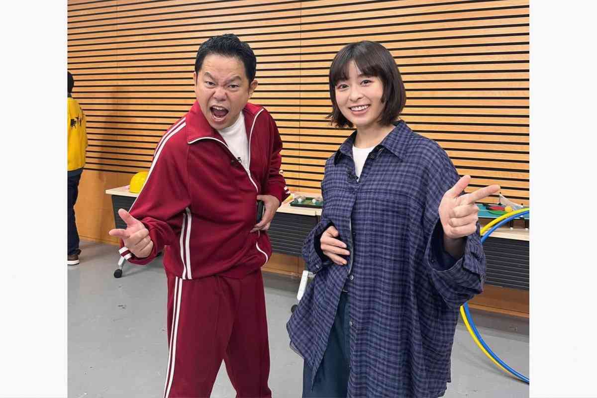 森七菜、舞台あいさつでの“スカートめくり”風衣装に思わず見入るファン続出“攻めた衣装”でも際立つ透明感