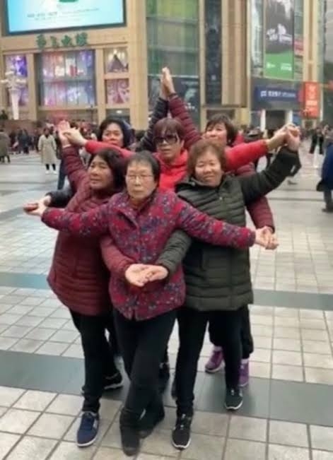 いろんな集合写真を貼っていくトピ