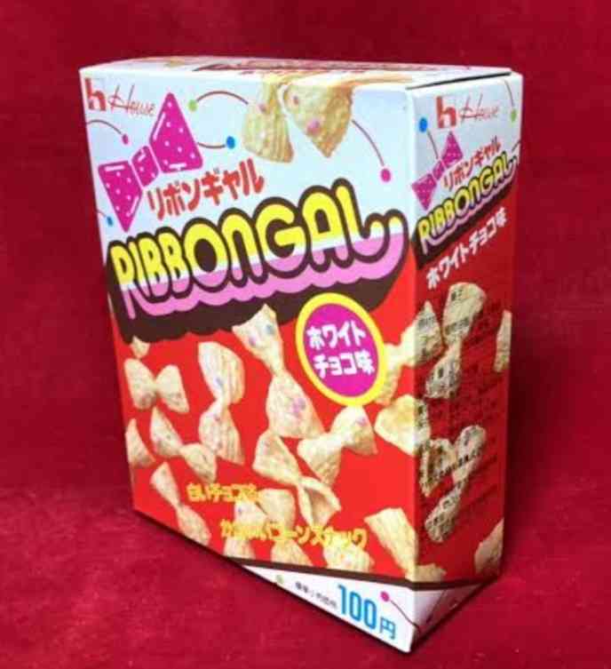 懐かしいパッケージを貼るトピ