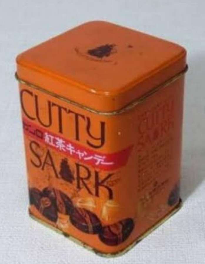 懐かしいパッケージを貼るトピ