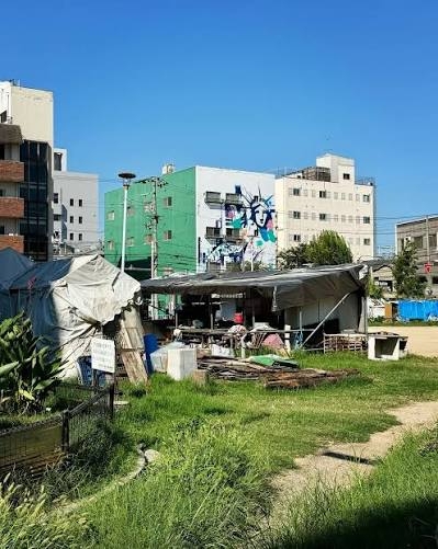 メルカリに追加された「着用イメージを生成」機能、どんなに可愛い服も激ダサくなって購買意欲が失せるので金欠の際に重宝してる