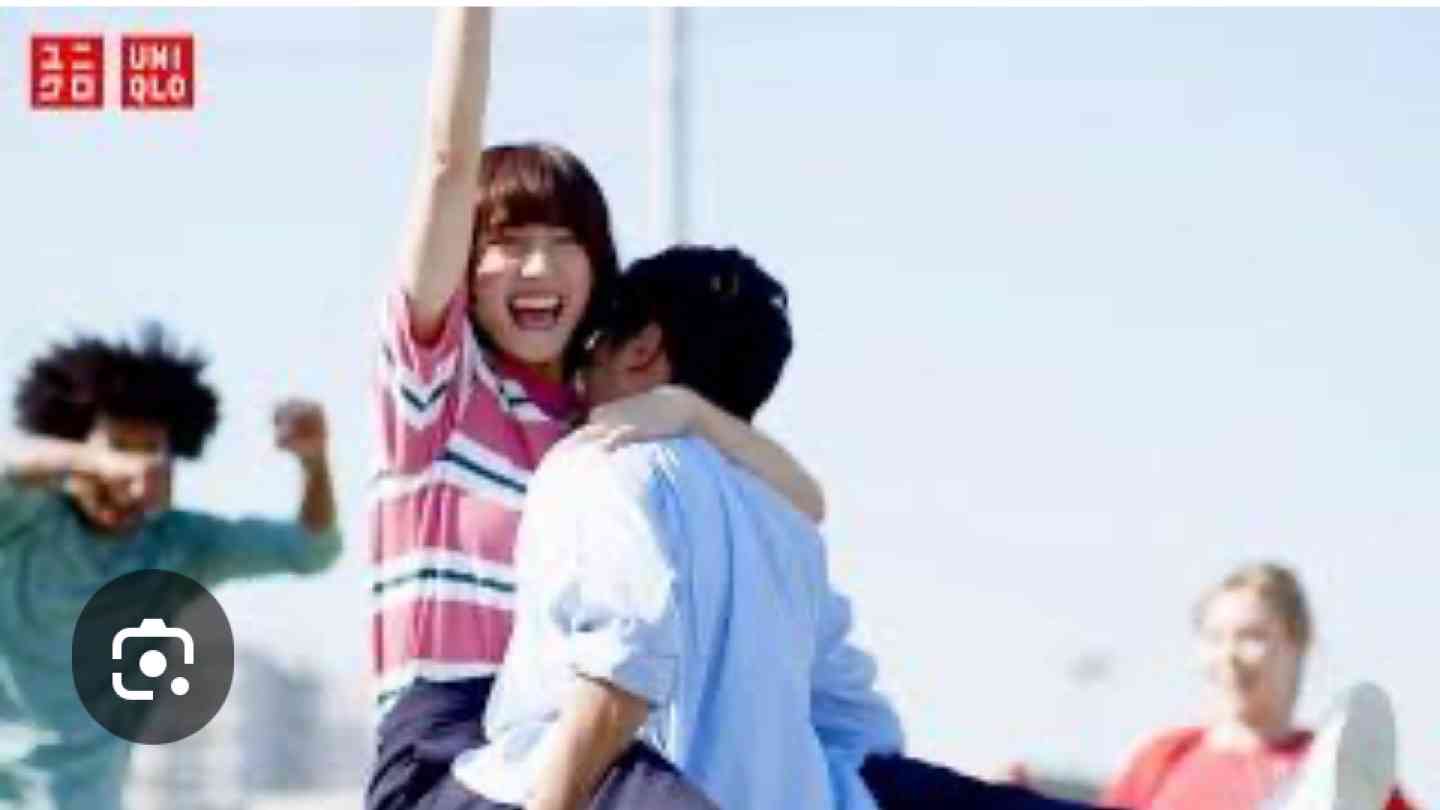 綾瀬はるか、ユニクロ “上半身裸” CMに「見てて不快」の声も…過剰露出とともに疑問集まる “謎設定”