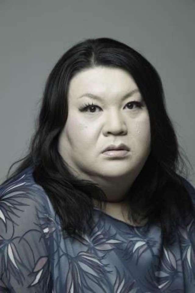 髪の毛をまとめた方が似合う人