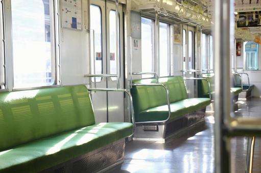 12時に待ち合わせ、11:51着と12:01着どちらの電車に乗る？