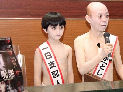 〈『呪怨』トシオくんは今〉「白塗りを落とすのに1時間」“パンツ一丁”とイジられた最恐少年が20歳に…現在は大学で数学を学び、教職課程を履修