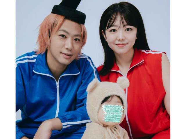 結婚4周年、峯岸みなみが家族写真アップ「てっちゃんといる時本当綺麗」「相変わらずラブラブ」