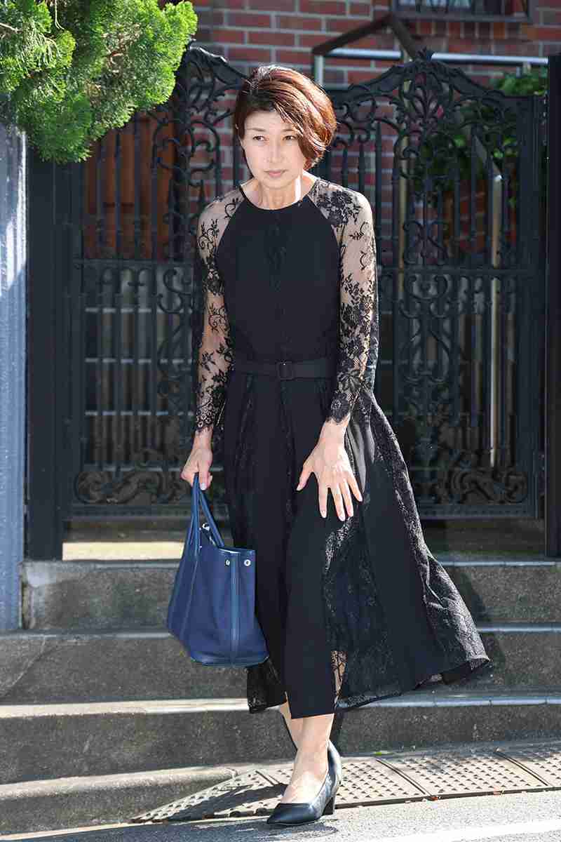 「冠婚葬祭にも着れる」板野友美、アパレル新作発表も“チュールたっぷり”ワンピースの紹介文に「ちょっと違うかも」と一部から指摘