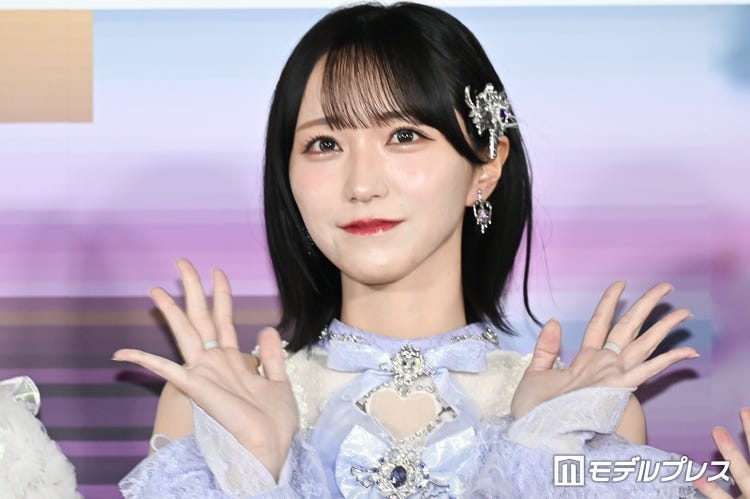 =LOVE野口衣織、韓国で見せた“ずり落ち風デニム”私服姿…音楽番組での衣装とのギャップにファン騒然