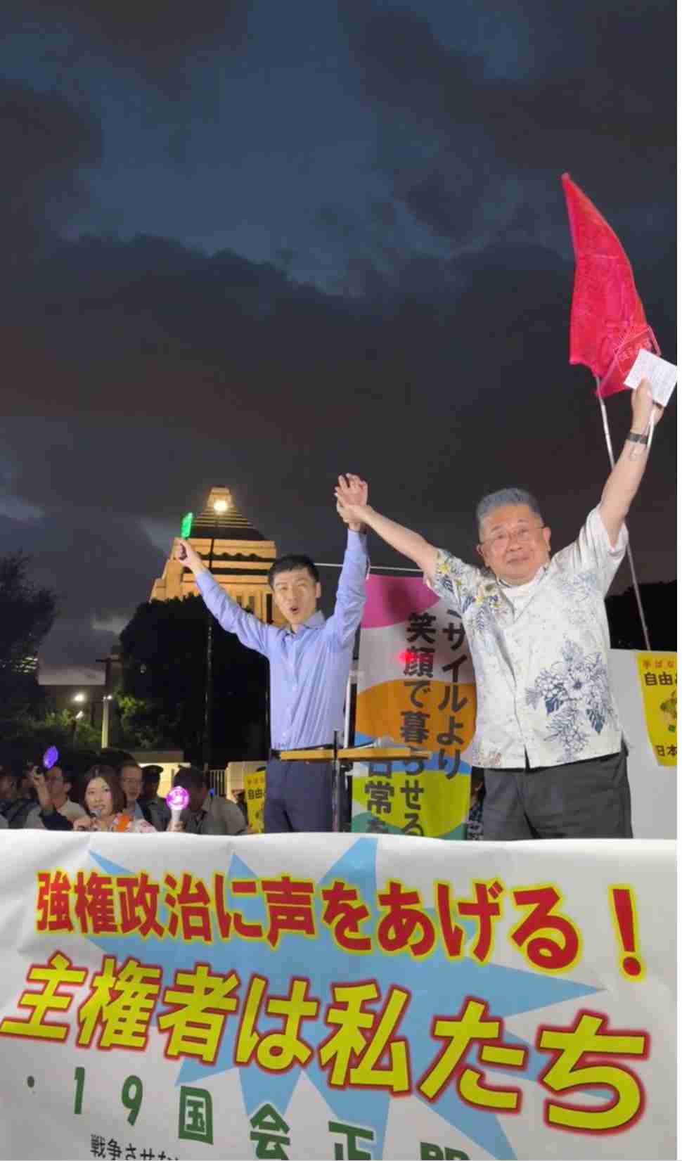 「戦争に加担したくない」「異常さを感じる」高市政権に新宿駅前でも抗議デモ　平和や反戦を求め