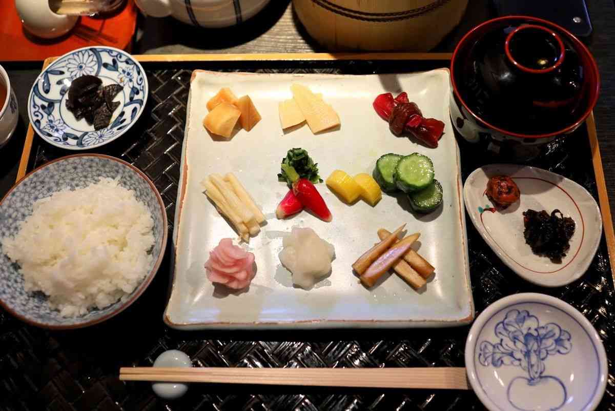 お漬物食べますか？